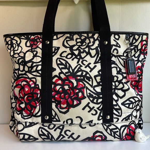 Coach Poppy Tote - Picture 9 of 17